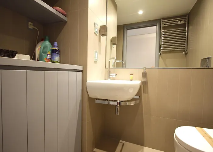 Cipro 2br House Apartment Rom